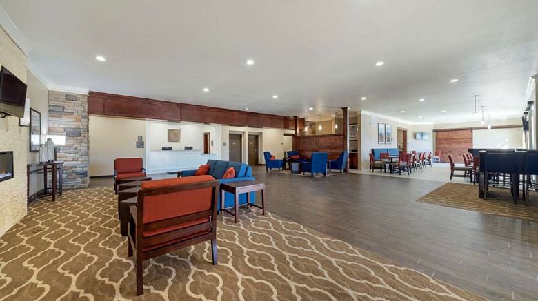 <b>Comfort Inn And Suites Harrah Lobby</b>. Images powered by <a href="https://iceportal.shijigroup.com/" title="IcePortal" target="_blank">IcePortal</a>.