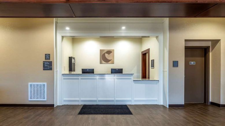 <b>Comfort Inn And Suites Harrah Lobby</b>. Images powered by <a href="https://iceportal.shijigroup.com/" title="IcePortal" target="_blank">IcePortal</a>.