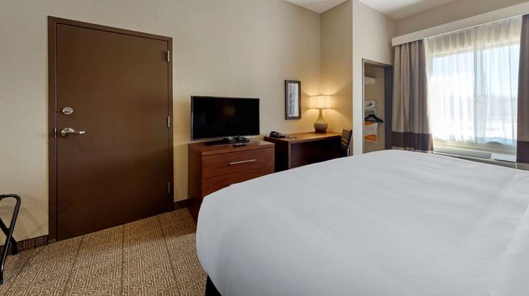 Comfort Inn & Suites Room