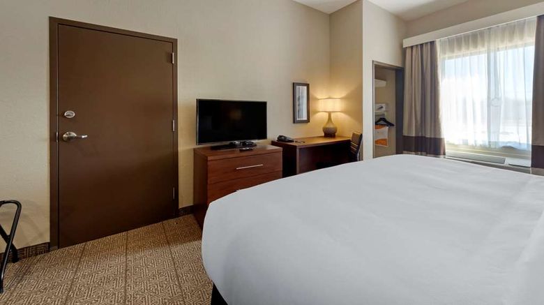 <b>Comfort Inn And Suites Harrah Room</b>. Images powered by <a href="https://iceportal.shijigroup.com/" title="IcePortal" target="_blank">IcePortal</a>.