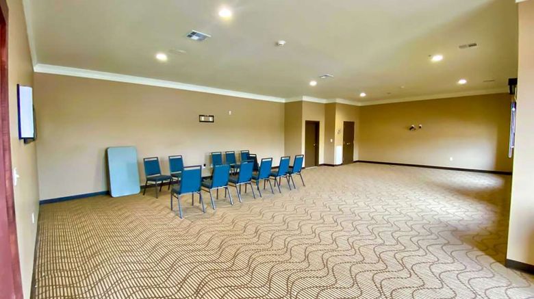 <b>Comfort Inn And Suites Harrah Meeting</b>. Images powered by <a href="https://iceportal.shijigroup.com/" title="IcePortal" target="_blank">IcePortal</a>.