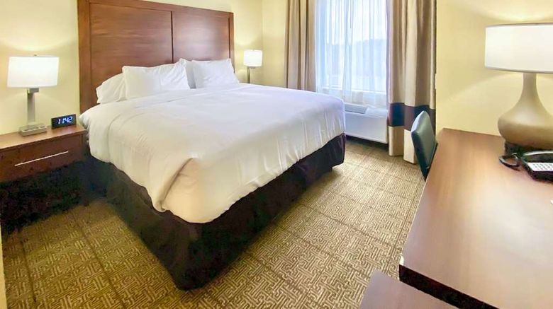<b>Comfort Inn And Suites Harrah Suite</b>. Images powered by <a href="https://iceportal.shijigroup.com/" title="IcePortal" target="_blank">IcePortal</a>.