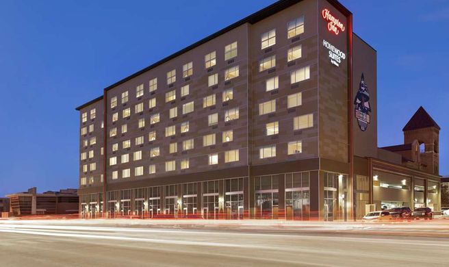 Hampton Inn Indianapolis Canal IUPUI Exterior