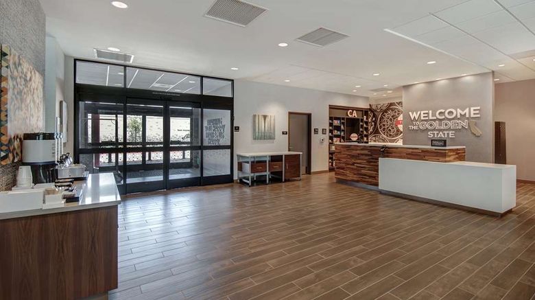 <b>Hampton Inn & Suites Silicon Valley Lobby</b>. Images powered by <a href="https://iceportal.shijigroup.com/" title="IcePortal" target="_blank">IcePortal</a>.