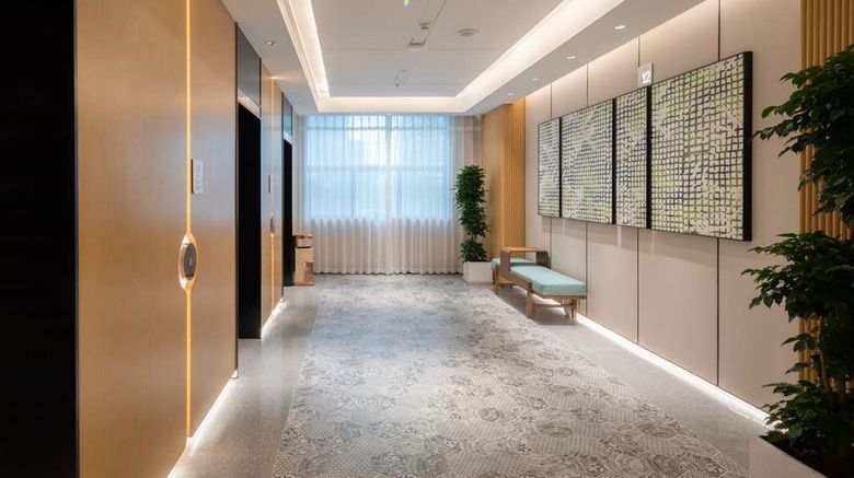 <b>Hilton Garden Inn Shenzhen Nanshan Ave Lobby</b>. Images powered by <a href="https://iceportal.shijigroup.com/" title="IcePortal" target="_blank">IcePortal</a>.