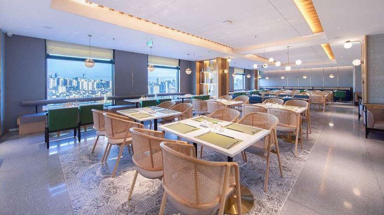 <b>Hilton Garden Inn Shenzhen Nanshan Ave Restaurant</b>. Images powered by <a href="https://iceportal.shijigroup.com/" title="IcePortal" target="_blank">IcePortal</a>.