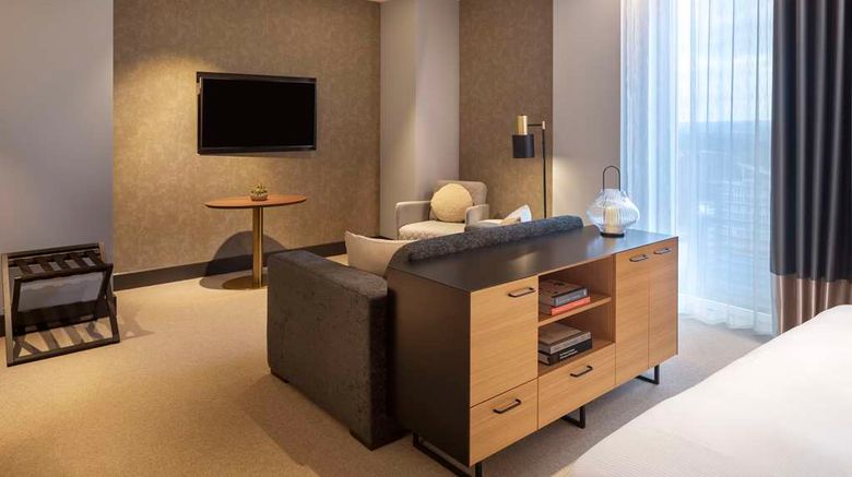 <b>Hilton Woking Room</b>. Images powered by <a href="https://iceportal.shijigroup.com/" title="IcePortal" target="_blank">IcePortal</a>.
