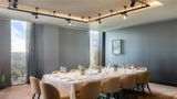 <b>Hilton Woking Restaurant</b>. Images powered by <a href="https://iceportal.shijigroup.com/" title="IcePortal" target="_blank">IcePortal</a>.