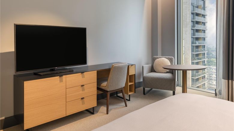 <b>Hilton Woking Room</b>. Images powered by <a href="https://iceportal.shijigroup.com/" title="IcePortal" target="_blank">IcePortal</a>.
