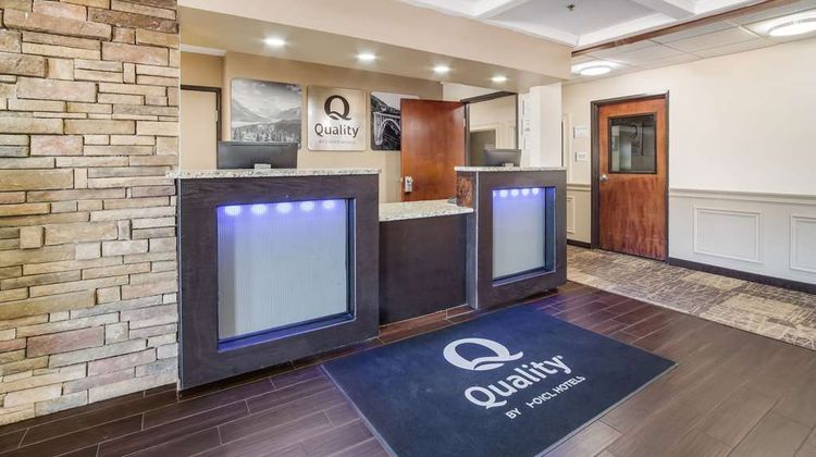 Quality Inn & Suites Augusta South Lobby