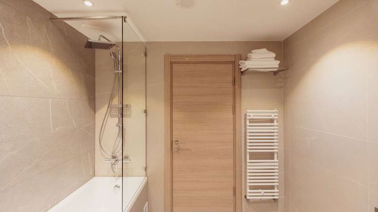 <b>Ramada by Wyndham Targu Jiu Suite</b>. Images powered by <a href="https://iceportal.shijigroup.com/" title="IcePortal" target="_blank">IcePortal</a>.