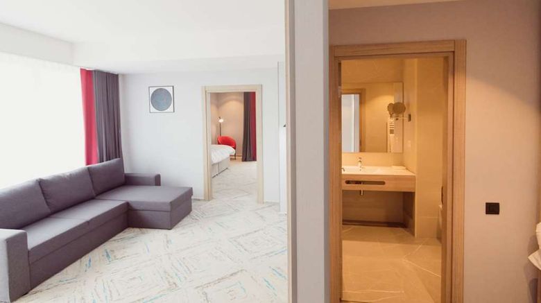 <b>Ramada by Wyndham Targu Jiu Suite</b>. Images powered by <a href="https://iceportal.shijigroup.com/" title="IcePortal" target="_blank">IcePortal</a>.