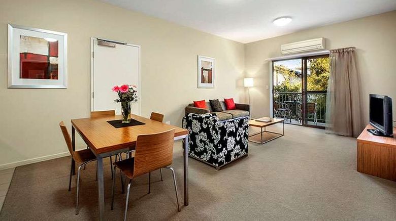 <b>Gladstone Downtown Central Apt Hotel Lobby</b>. Images powered by <a href="https://iceportal.shijigroup.com/" title="IcePortal" target="_blank">IcePortal</a>.