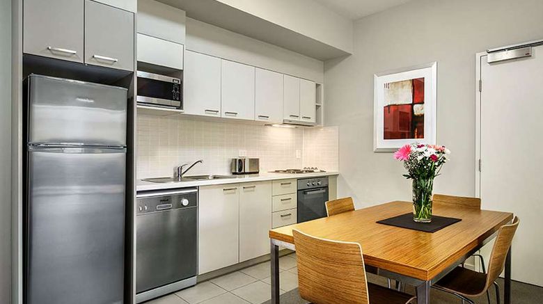 <b>Gladstone Downtown Central Apt Hotel Room</b>. Images powered by <a href="https://iceportal.shijigroup.com/" title="IcePortal" target="_blank">IcePortal</a>.