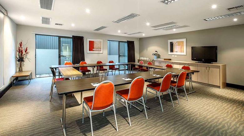 <b>Gladstone Downtown Central Apt Hotel Meeting</b>. Images powered by <a href="https://iceportal.shijigroup.com/" title="IcePortal" target="_blank">IcePortal</a>.