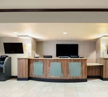 Hotel Marguerite Trademark Coll Wyndham Lobby
