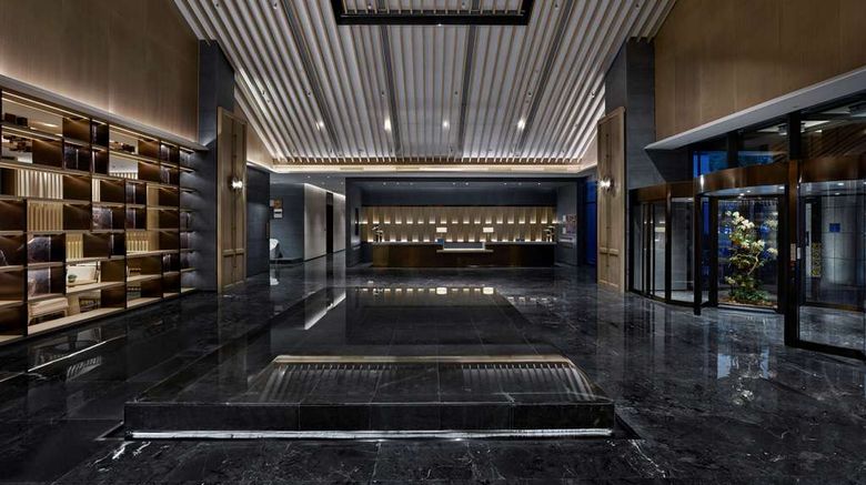 <b>DoubleTree by Hilton Beijing Badaling Lobby</b>. Images powered by <a href="https://iceportal.shijigroup.com/" title="IcePortal" target="_blank">IcePortal</a>.
