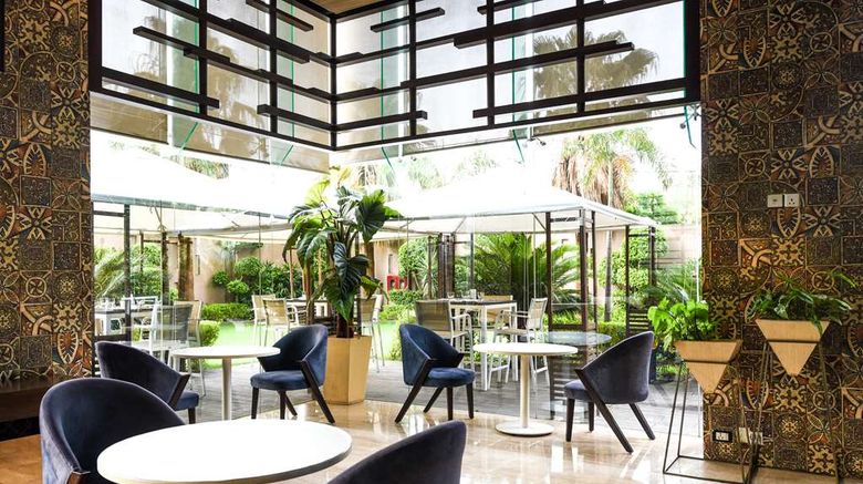 <b>DoubleTree Hilton Gurugram Baani Square Restaurant</b>. Images powered by <a href="https://iceportal.shijigroup.com/" title="IcePortal" target="_blank">IcePortal</a>.