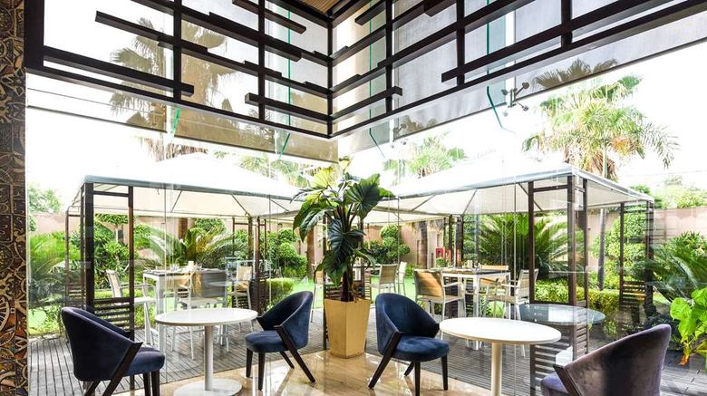 <b>DoubleTree Hilton Gurugram Baani Square Restaurant</b>. Images powered by <a href="https://iceportal.shijigroup.com/" title="IcePortal" target="_blank">IcePortal</a>.