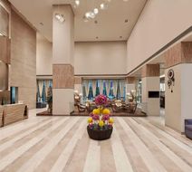 DoubleTree Hilton Gurugram Baani Square Lobby