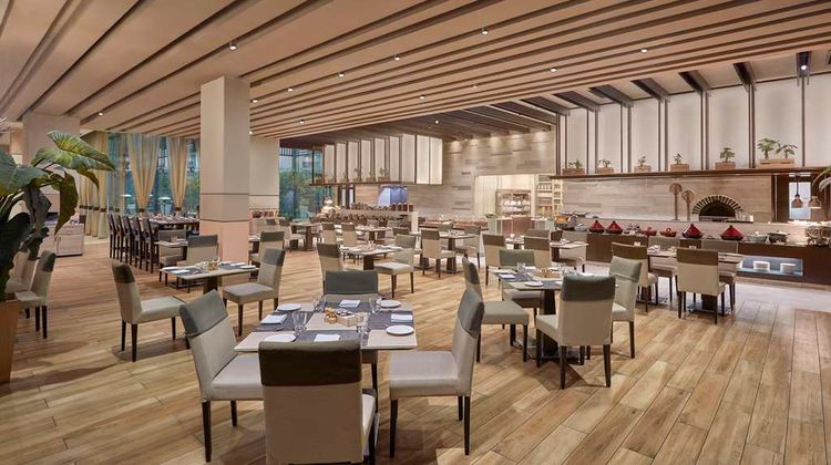DoubleTree Hilton Gurugram Baani Square Restaurant