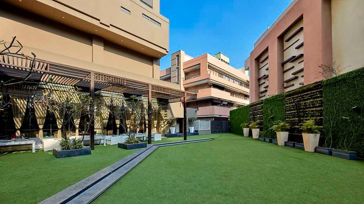 DoubleTree Hilton Gurugram Baani Square Exterior