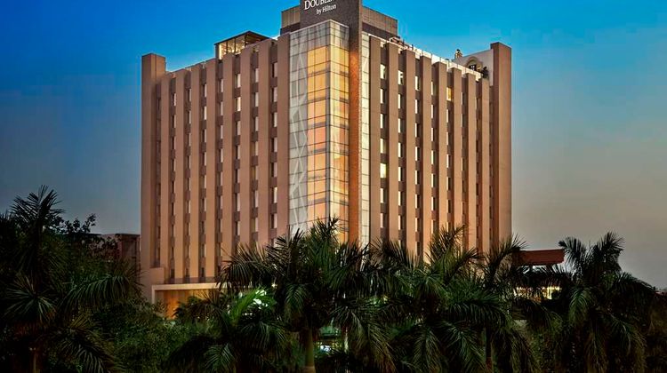 DoubleTree Hilton Gurugram Baani Square Exterior