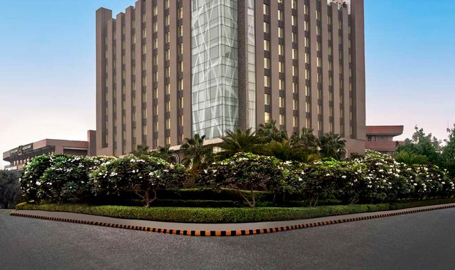 DoubleTree Hilton Gurugram Baani Square Exterior