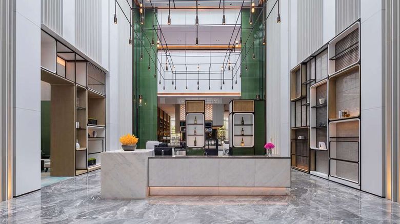 <b>DoubleTree by Hilton Kunming Airport Lobby</b>. Images powered by <a href="https://iceportal.shijigroup.com/" title="IcePortal" target="_blank">IcePortal</a>.