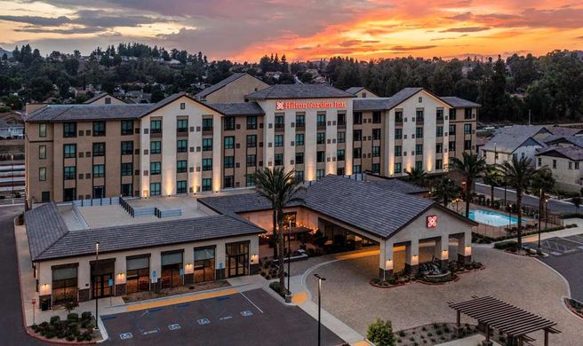 Hilton Garden Inn Pomona Exterior