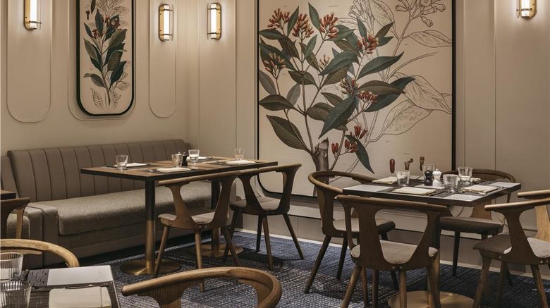 <b>Hilton Singapore Orchard Restaurant</b>. Images powered by <a href="https://iceportal.shijigroup.com/" title="IcePortal" target="_blank">IcePortal</a>.