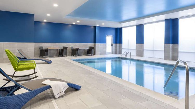 Hampton Inn St. Charles Old Town Area Pool