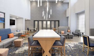 Hampton Inn St. Charles Old Town Area