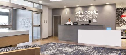 Hampton Inn St. Charles Old Town Area Lobby