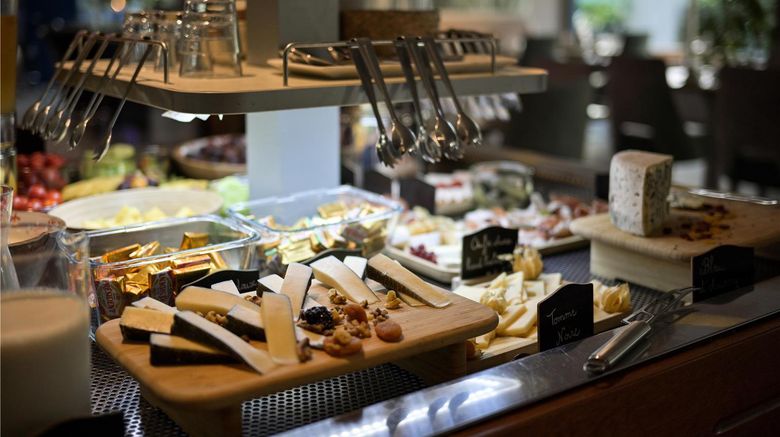 <b>Juliana Hotel Cannes Restaurant</b>. Images powered by <a href="https://iceportal.shijigroup.com/" title="IcePortal" target="_blank">IcePortal</a>.