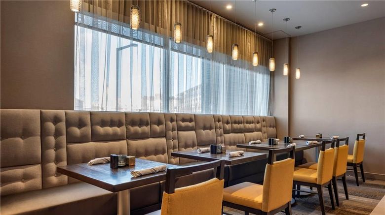 <b>Cambria Hotel Downtown Minneapolis Restaurant</b>. Images powered by <a href="https://iceportal.shijigroup.com/" title="IcePortal" target="_blank">IcePortal</a>.