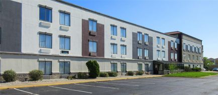 Clarion Pointe Exterior