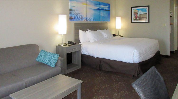 Clarion Pointe Room