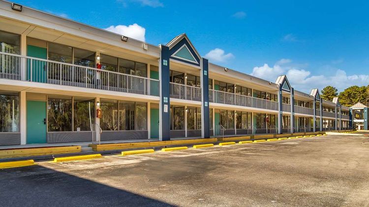 Clarion Inn and Suites Florence - Darlington Exterior