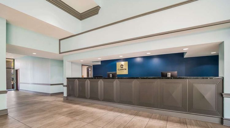 Clarion Inn and Suites Florence - Darlington Lobby
