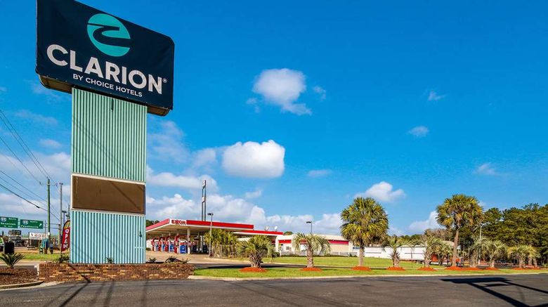 <b>Clarion Inn and Suites Florence - Darlington Exterior</b>. Images powered by <a href="https://iceportal.shijigroup.com/" title="IcePortal" target="_blank">IcePortal</a>.