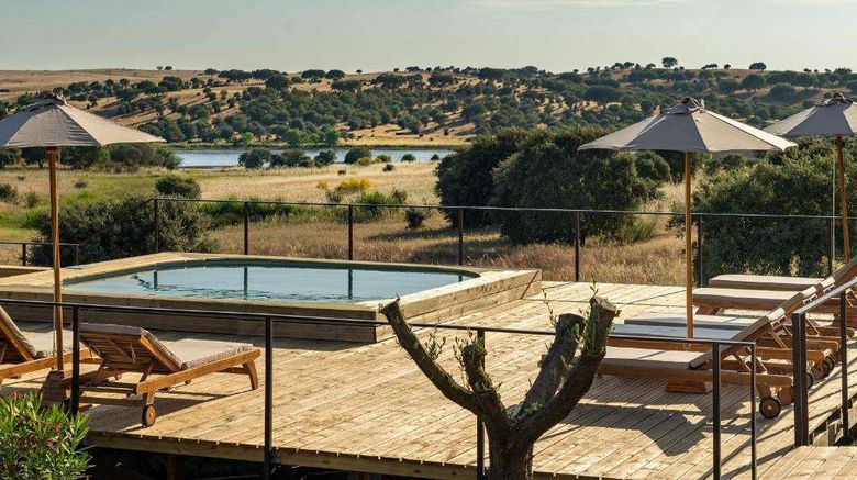 <b>Octant Evora Pool</b>. Images powered by <a href="https://iceportal.shijigroup.com/" title="IcePortal" target="_blank">IcePortal</a>.