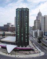 Fort Pontchartrain Detroit-Wyndham Hotel