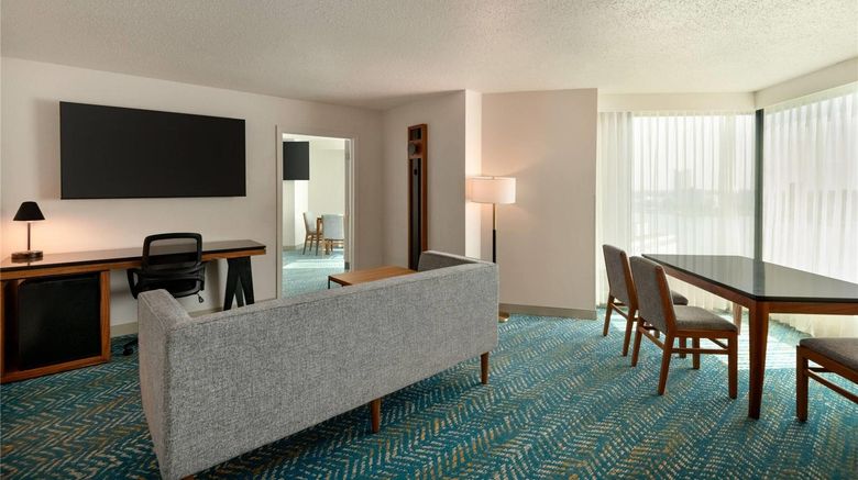 <b>Fort Pontchartrain Detroit-Wyndham Hotel Suite</b>. Images powered by <a href="https://iceportal.shijigroup.com/" title="IcePortal" target="_blank">IcePortal</a>.