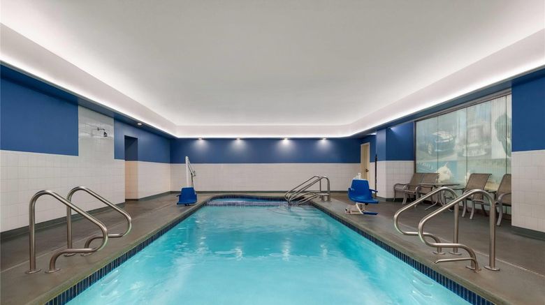 <b>Fort Pontchartrain Detroit-Wyndham Hotel Pool</b>. Images powered by <a href="https://iceportal.shijigroup.com/" title="IcePortal" target="_blank">IcePortal</a>.