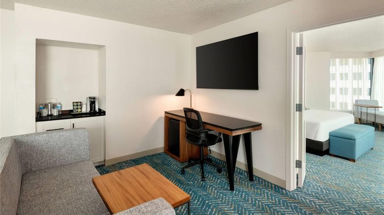 <b>Fort Pontchartrain Detroit-Wyndham Hotel Suite</b>. Images powered by <a href="https://iceportal.shijigroup.com/" title="IcePortal" target="_blank">IcePortal</a>.