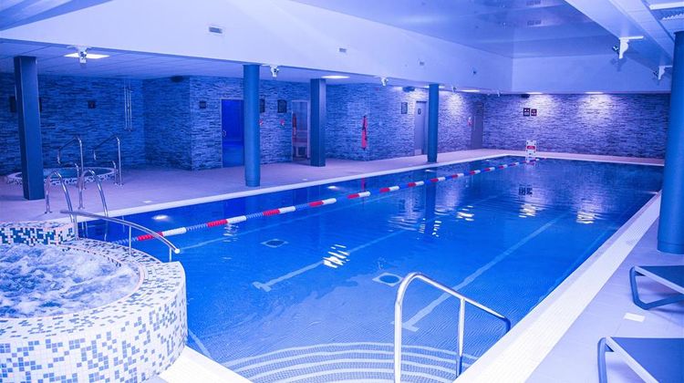 Village Hotel Bracknell Pool