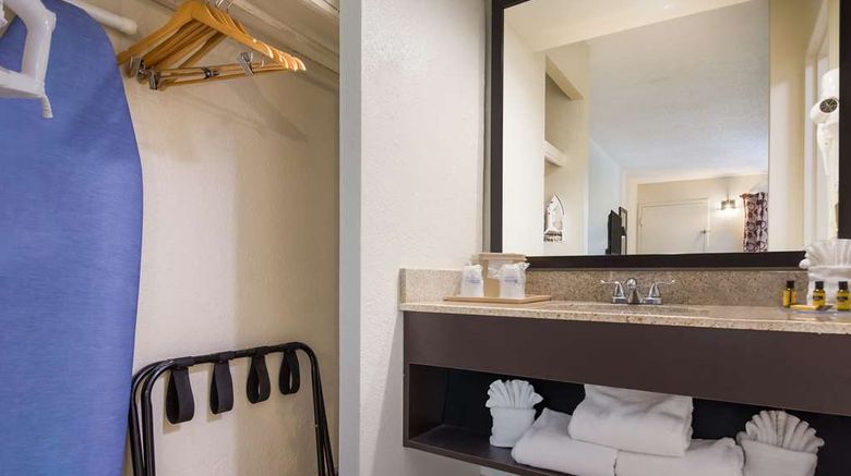 <b>SureStay by BW St Pete Clearwater Airpt Room</b>. Images powered by <a href="https://iceportal.shijigroup.com/" title="IcePortal" target="_blank">IcePortal</a>.