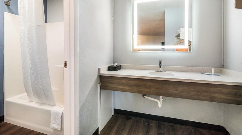 <b>Quality Inn Suite</b>. Images powered by <a href="https://iceportal.shijigroup.com/" title="IcePortal" target="_blank">IcePortal</a>.