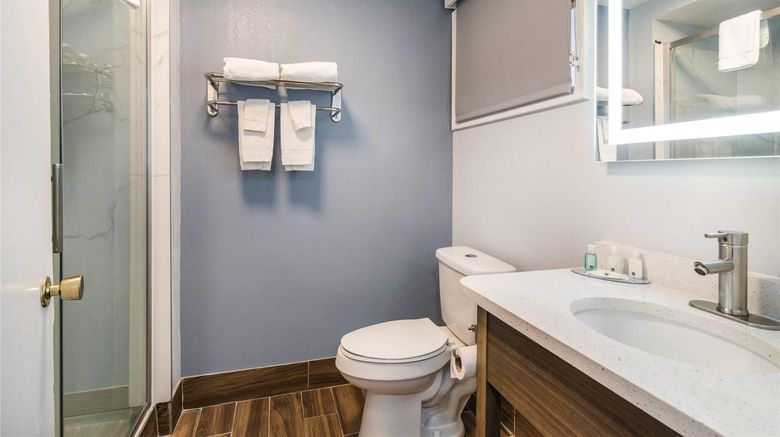 <b>Quality Inn Room</b>. Images powered by <a href="https://iceportal.shijigroup.com/" title="IcePortal" target="_blank">IcePortal</a>.